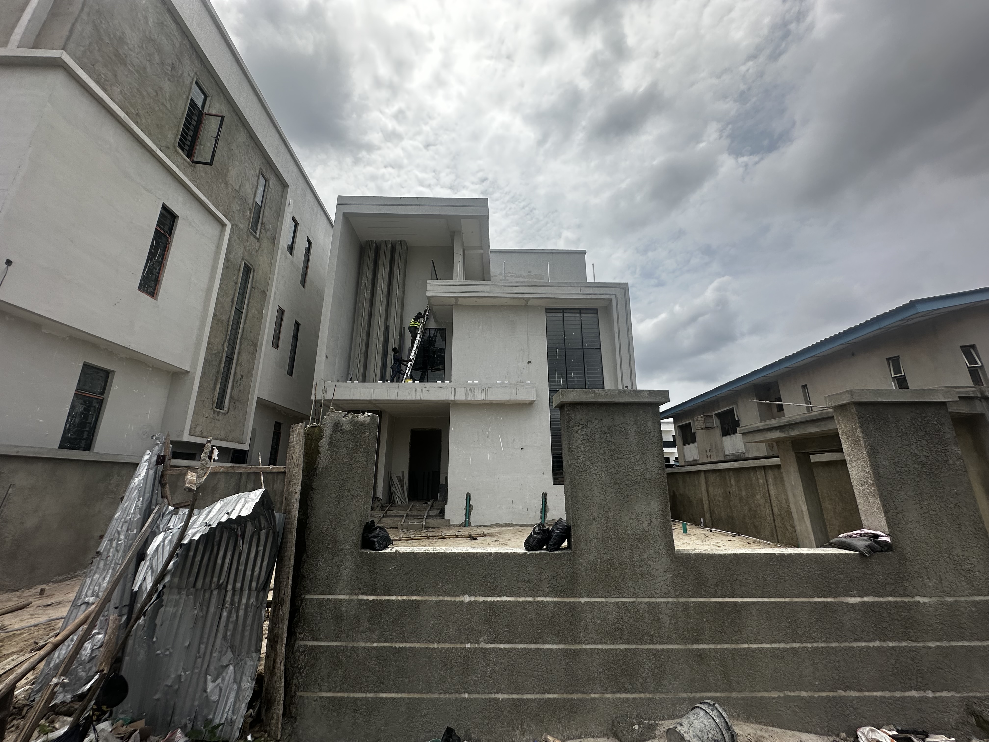 Tastefully Finished 6-Bedroom Fully Detached Duplex with Pool & CCTV in Amuwo Odofin - homes listing for ₦600,000,000
