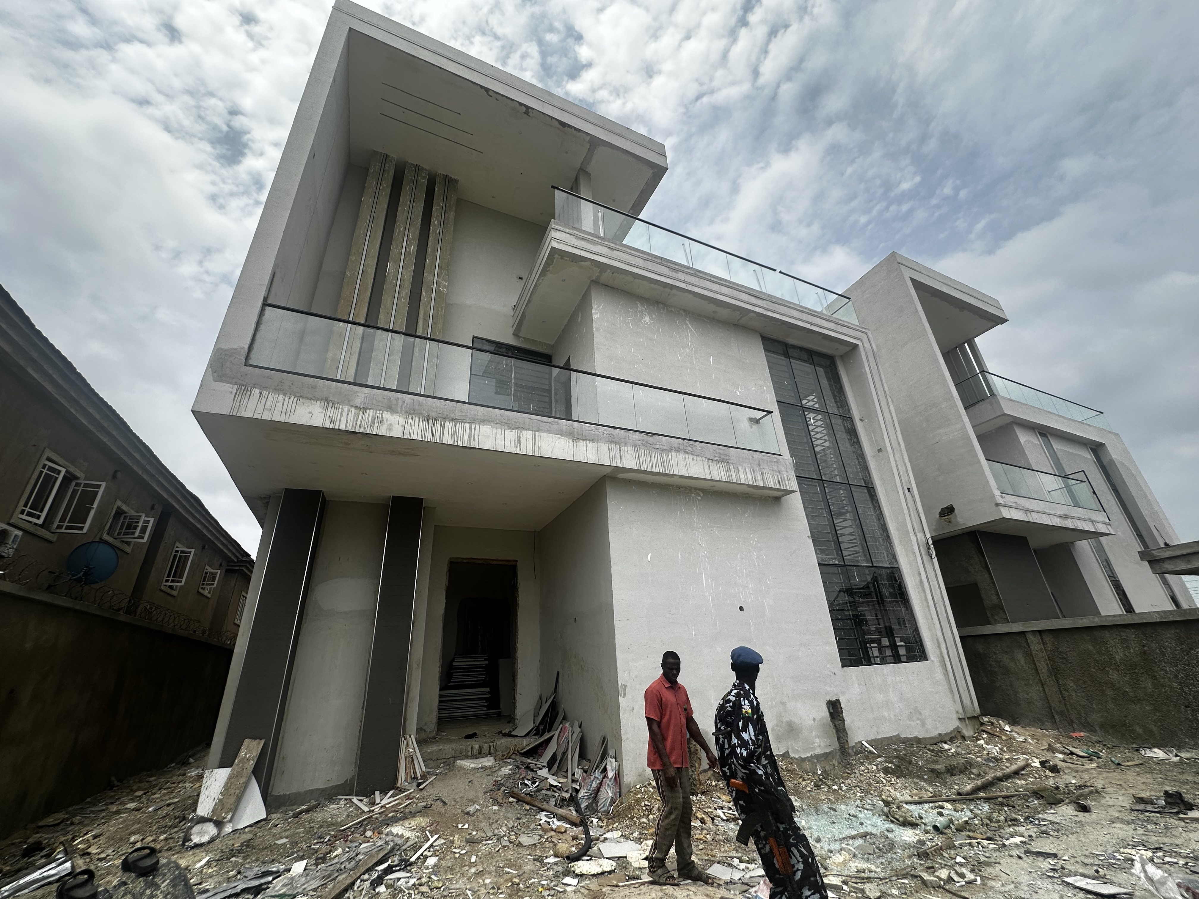 Luxury 6-Bedroom Detached Duplex with Automated Gate & Swimming Pool, image 2 of 10