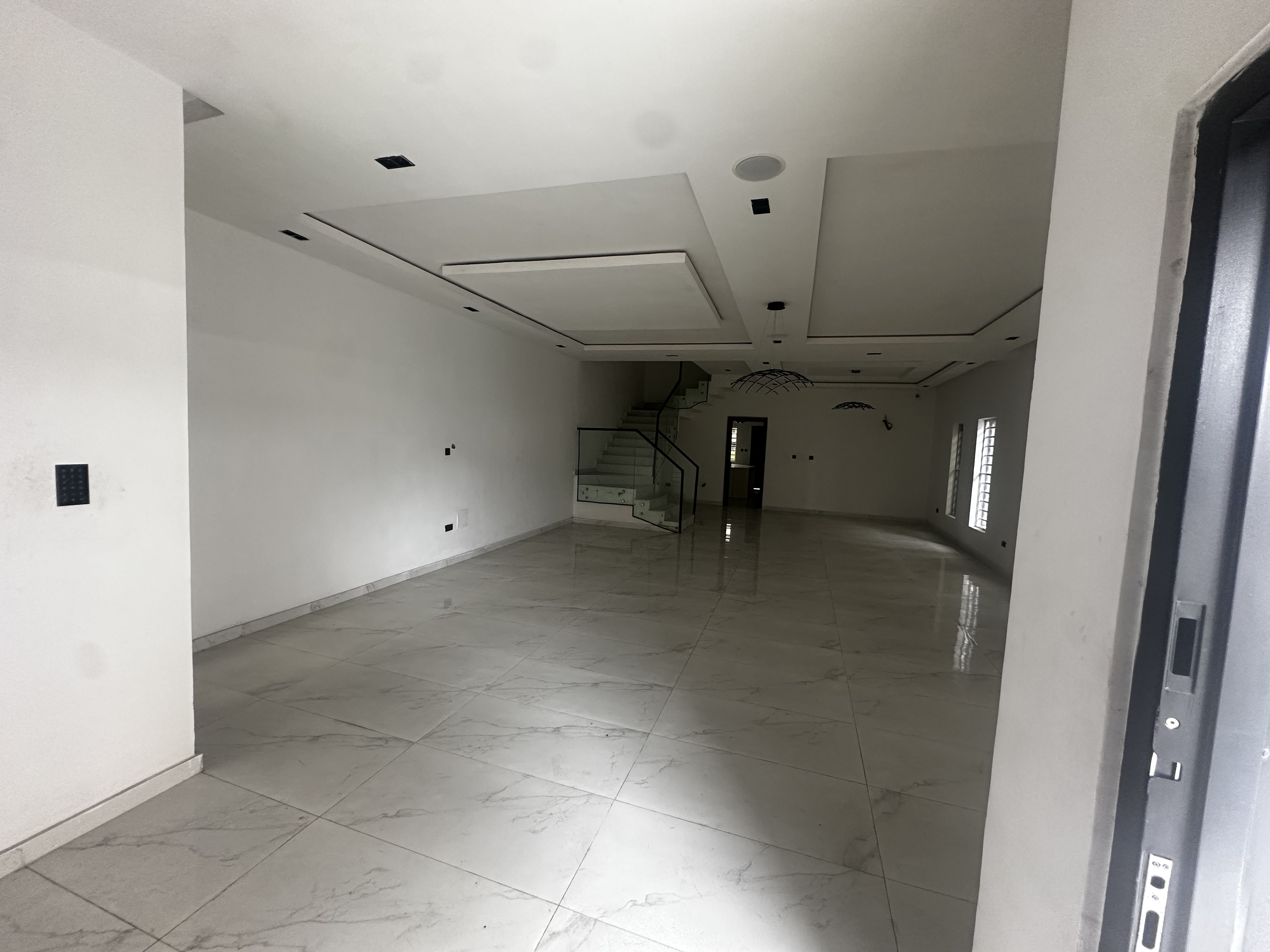 Elegant 5 Bedroom Smart Home Duplex, image 3 of 9