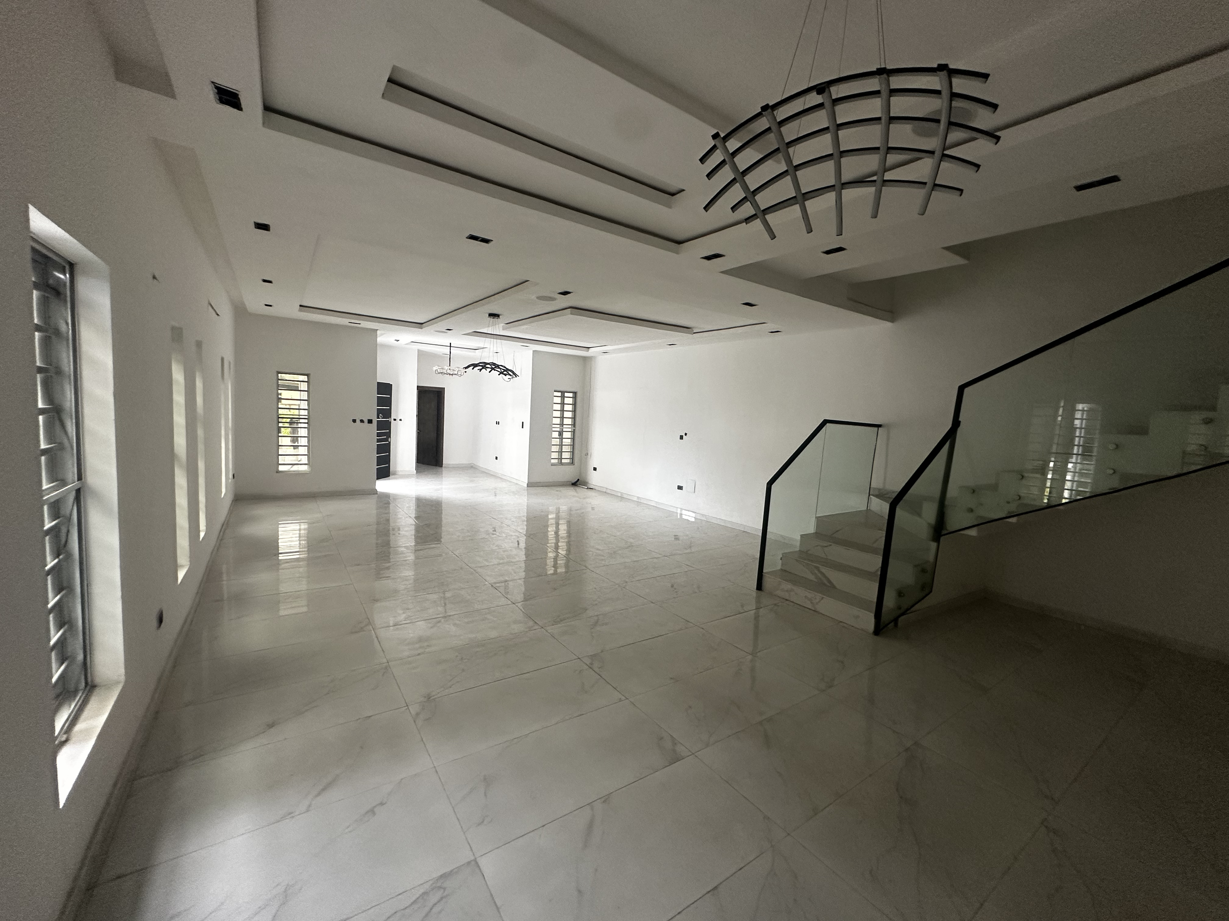 Elegant 5 Bedroom Smart Home Duplex, image 4 of 9