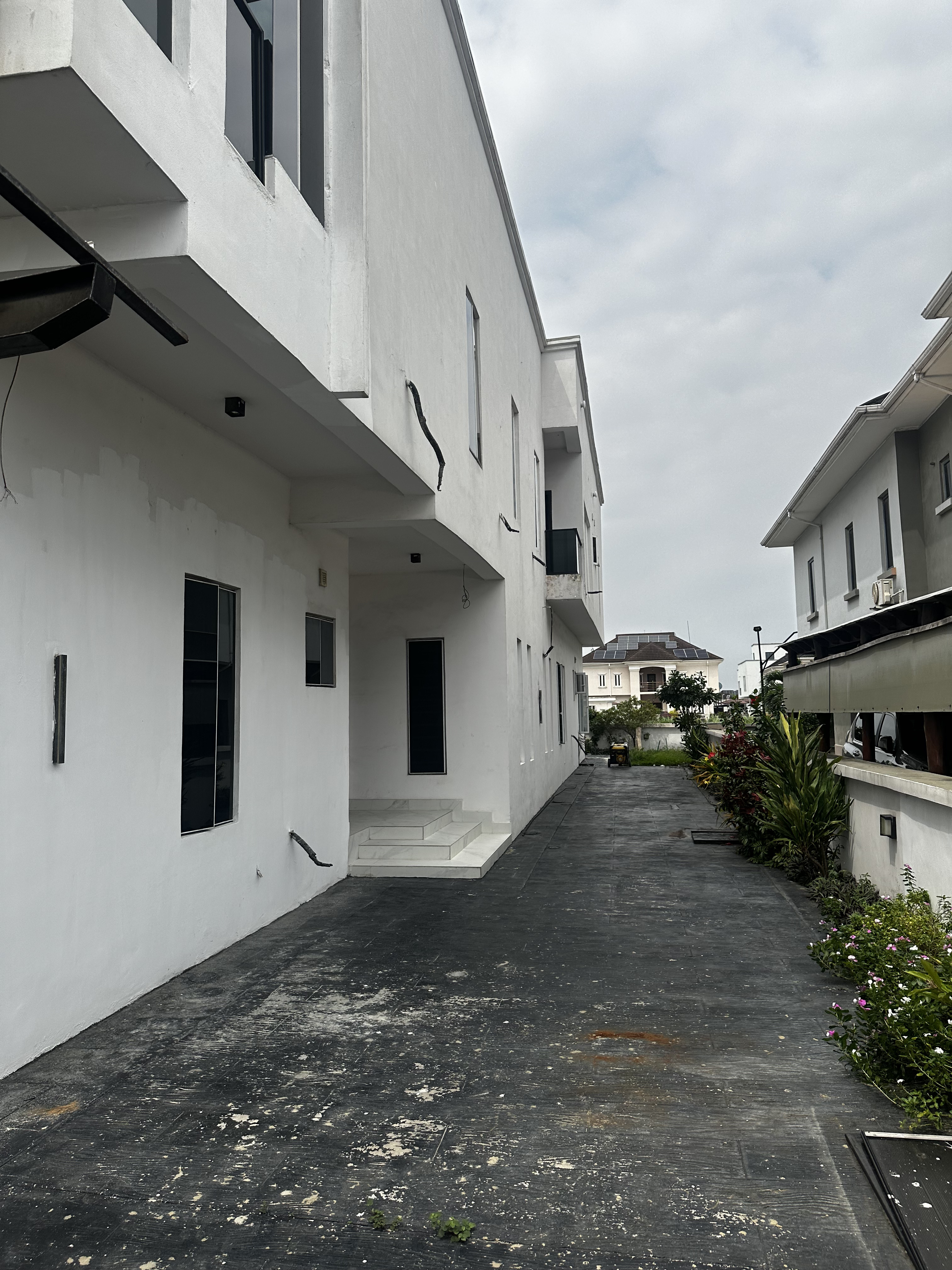 Elegant 5 Bedroom Smart Home Duplex, image 2 of 9