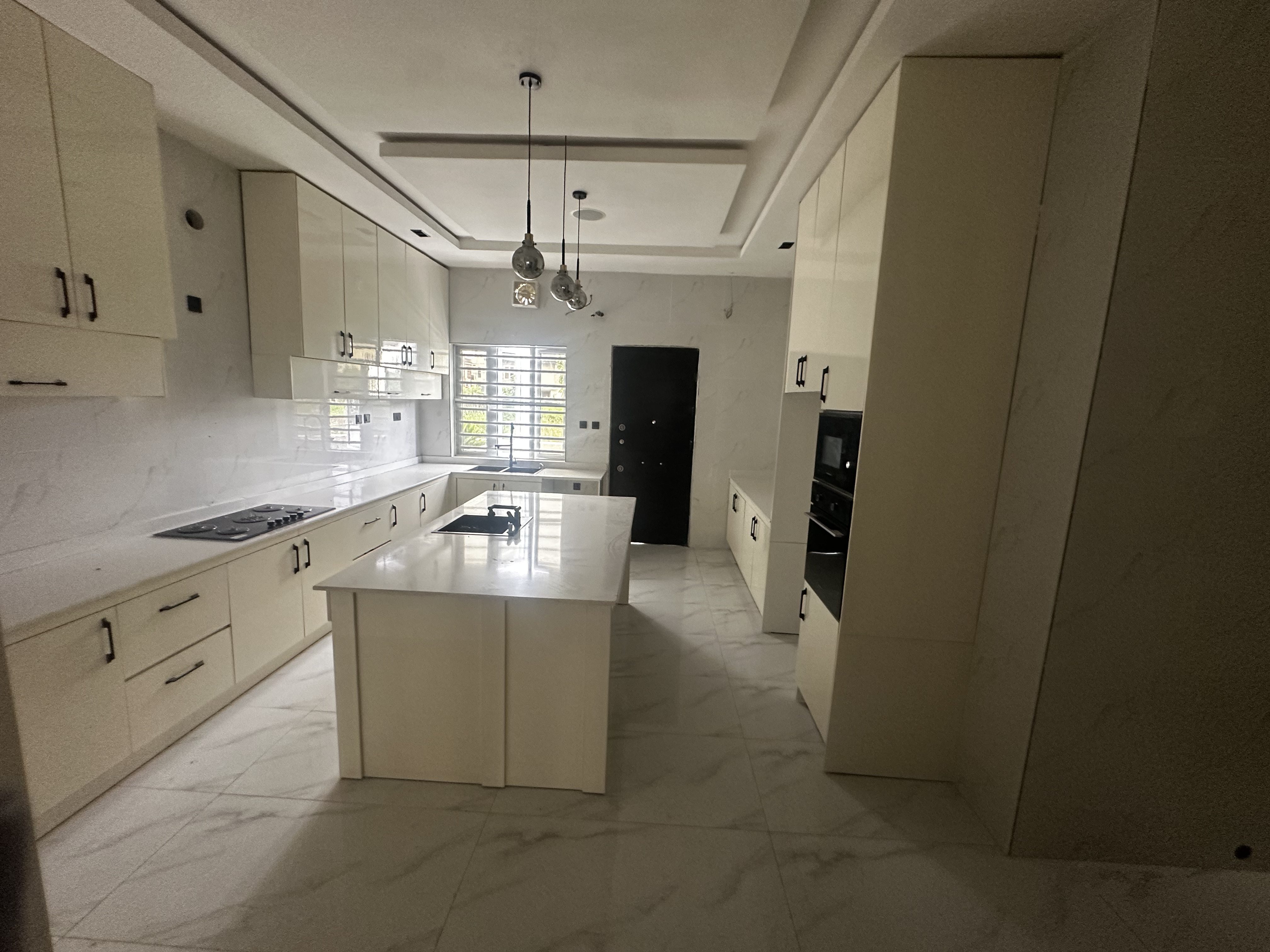 Elegant 5 Bedroom Smart Home Duplex, image 5 of 9