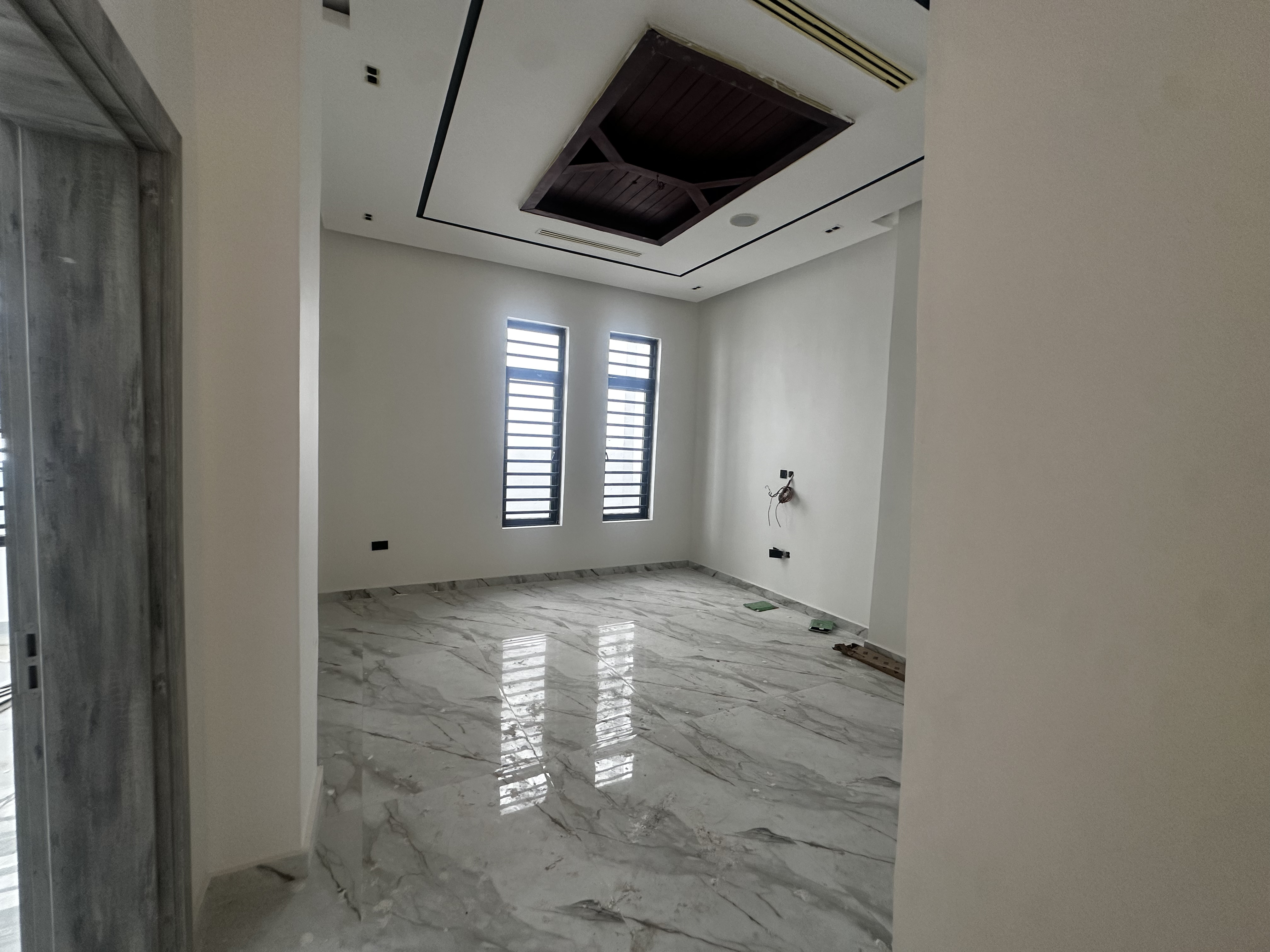 Beautiful 6-bedroom duplex for sale, image 3 of 8