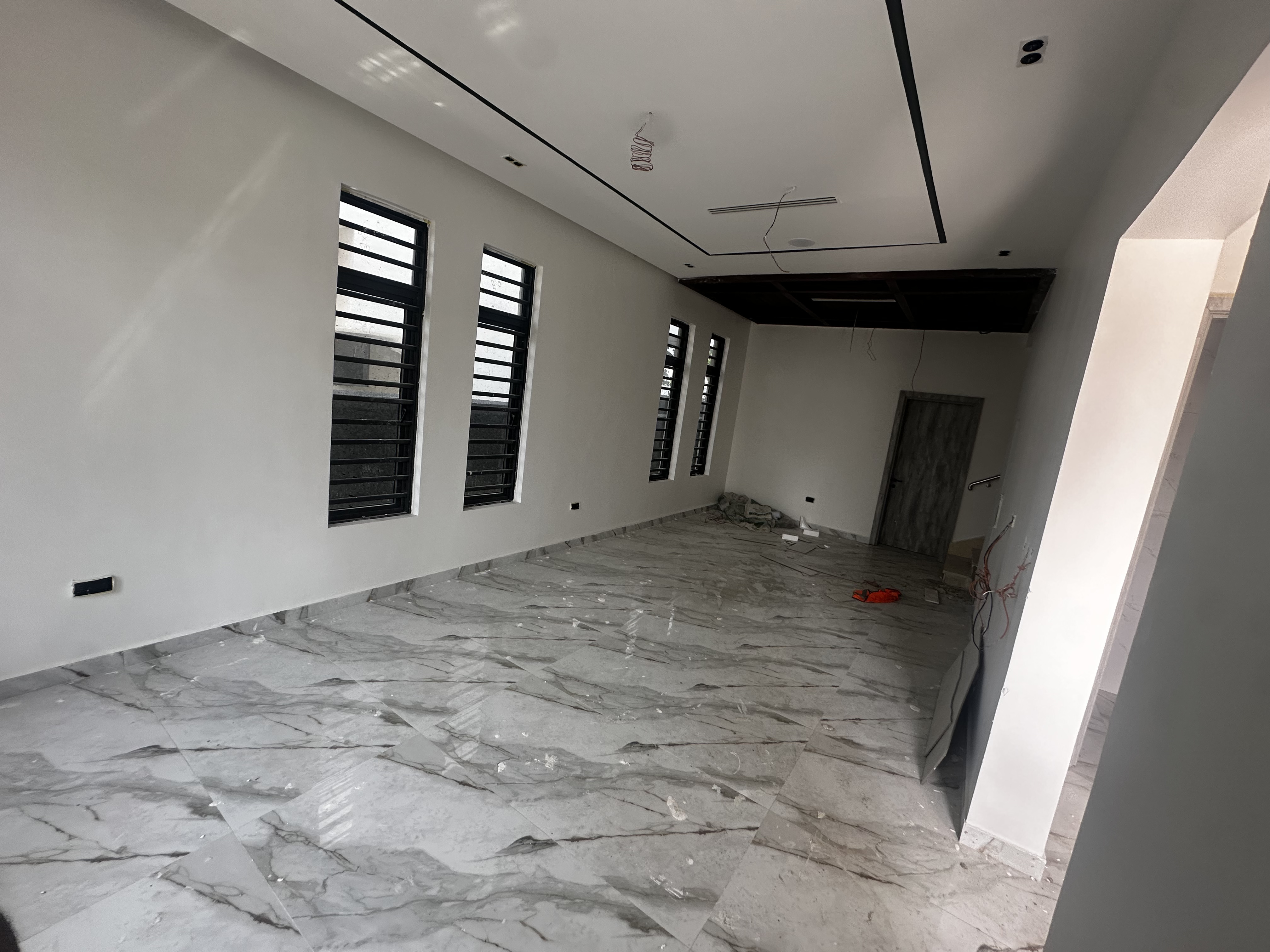 Beautiful 6-bedroom duplex for sale, image 2 of 8