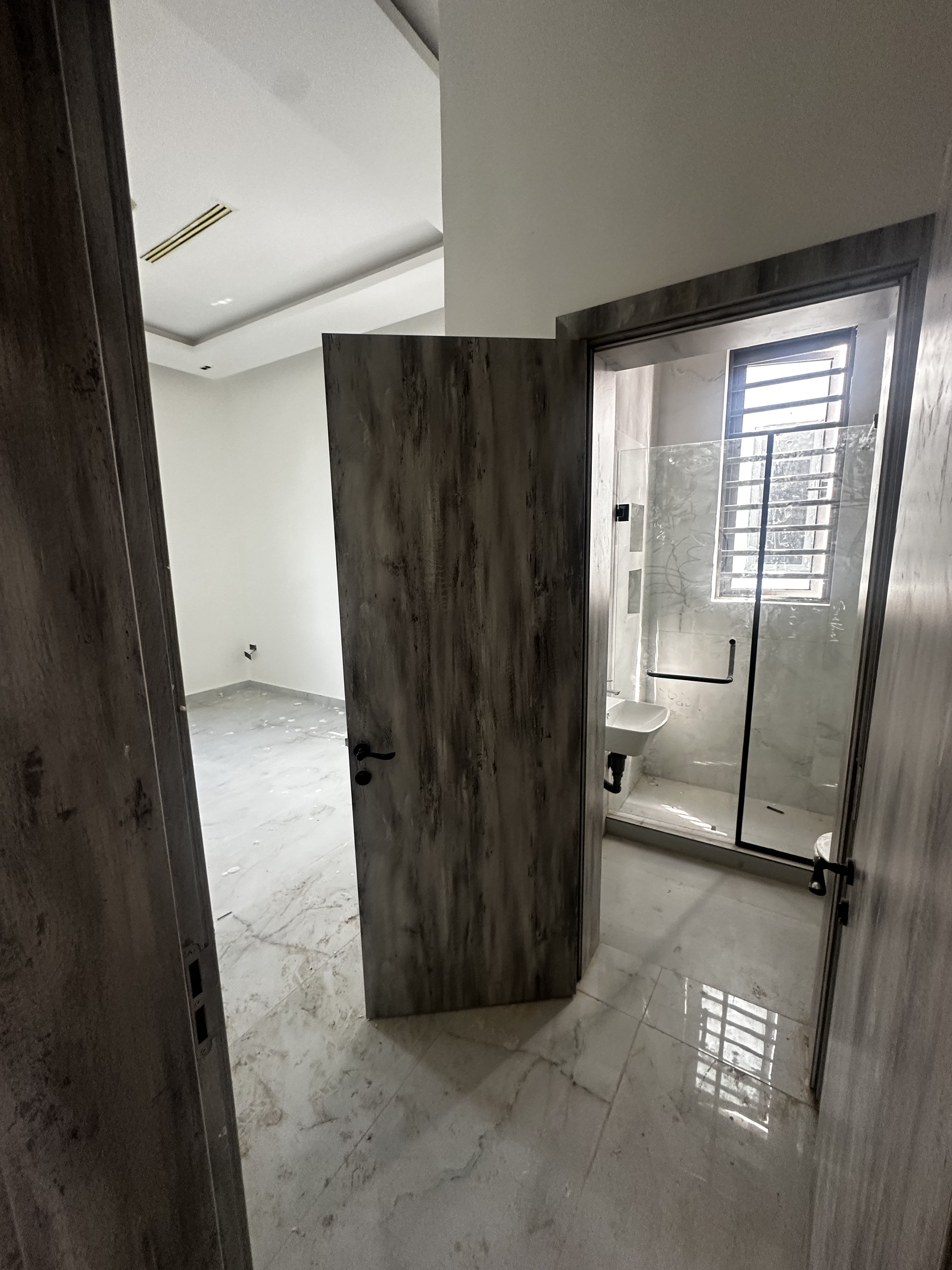 Beautiful 6-bedroom duplex for sale, image 5 of 8