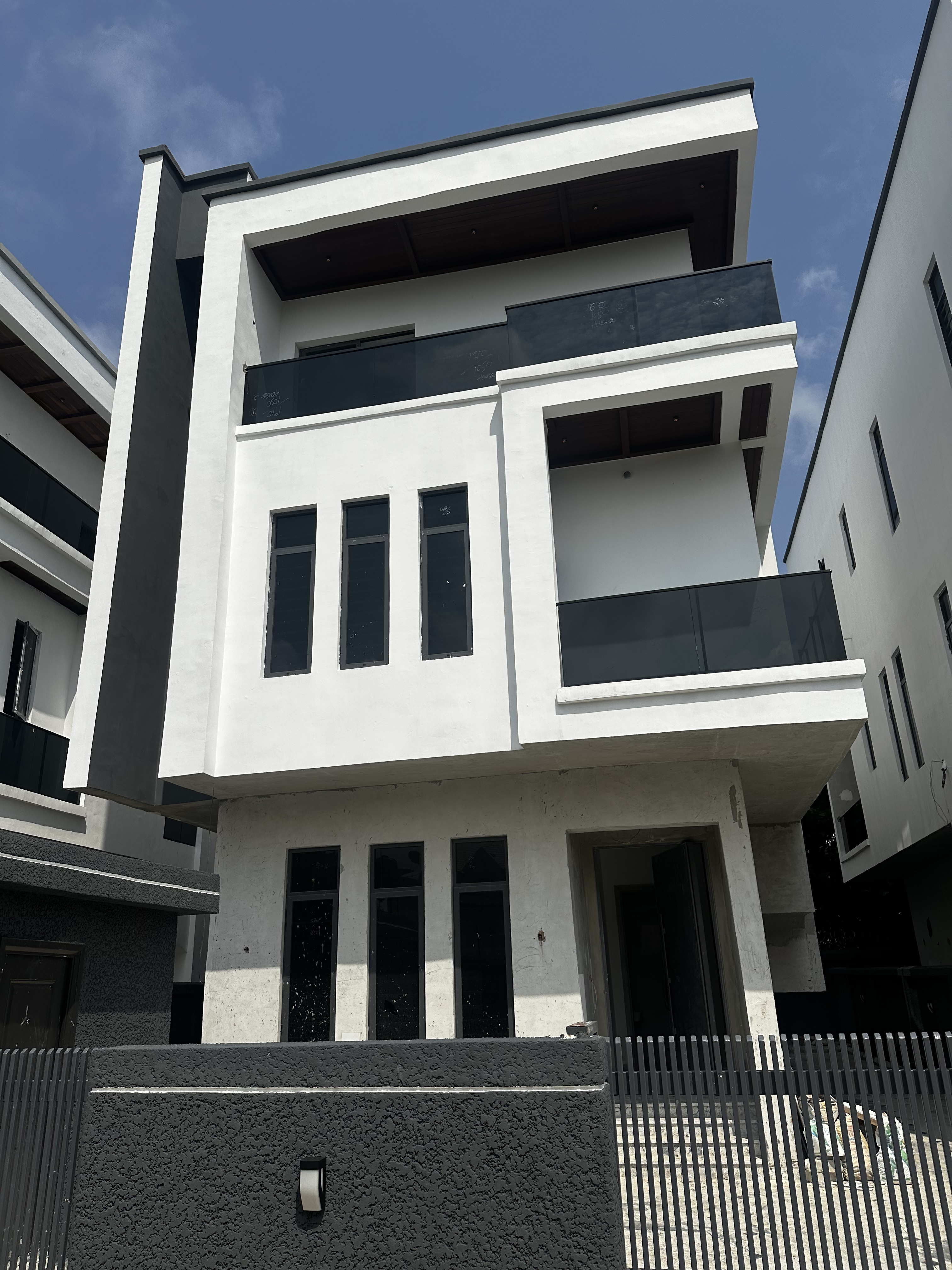Beautiful 6-bedroom duplex for sale in Victoria Island - homes listing for ₦1,800,000,000