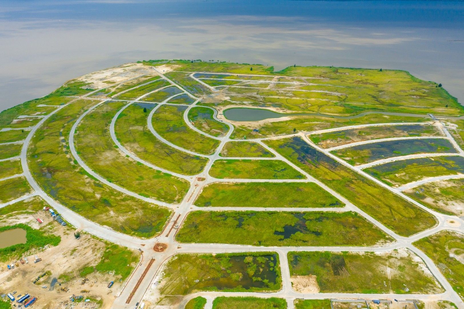 Residential & Commercial Waterfront Land Plots from ₦750k/sqm in Lekki Phase 1 - land listing for ₦750,000