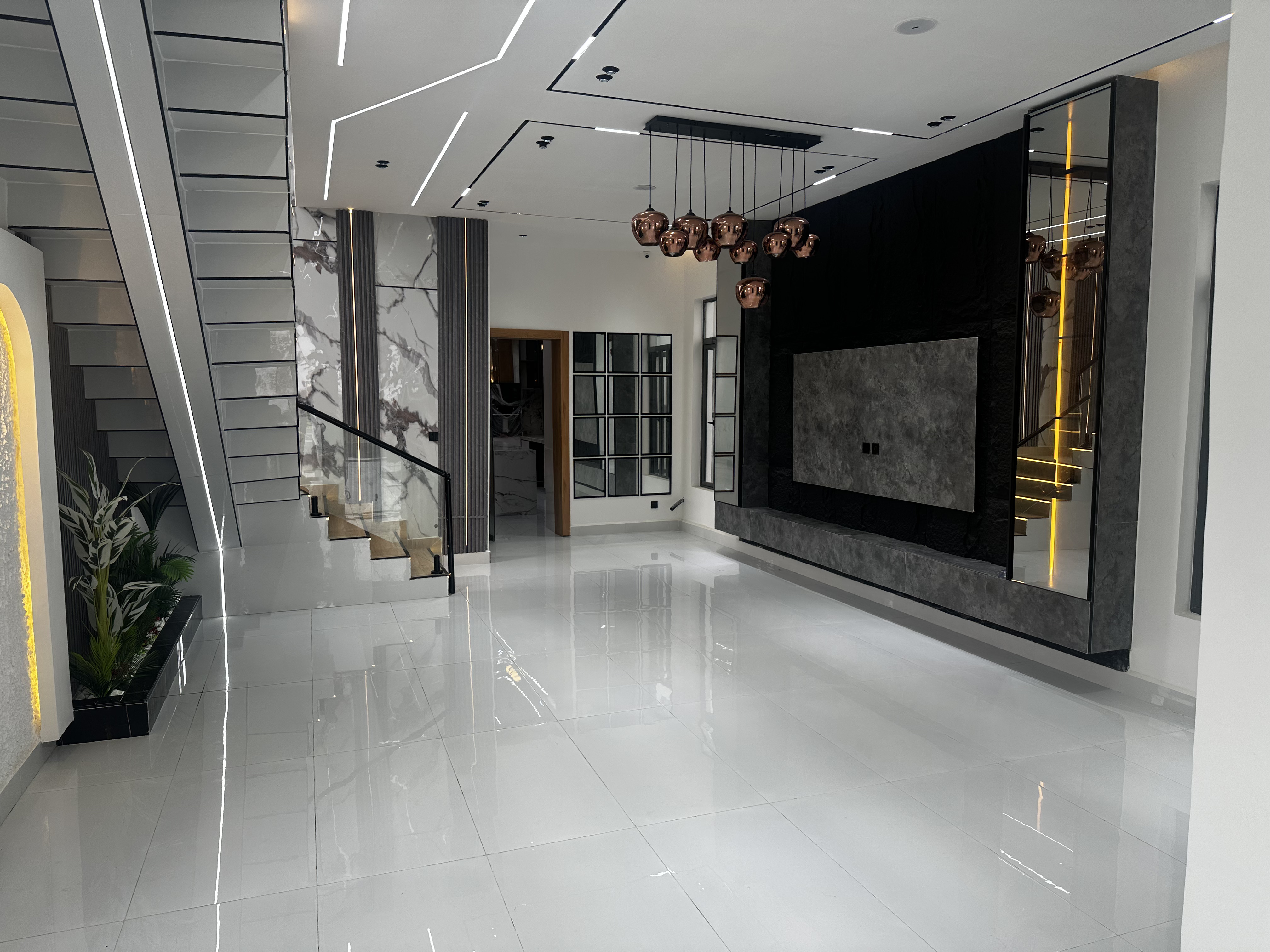 Stunning 5 Bedroom Detached Duplex with Gym, Pool and Cinema, image 3 of 13