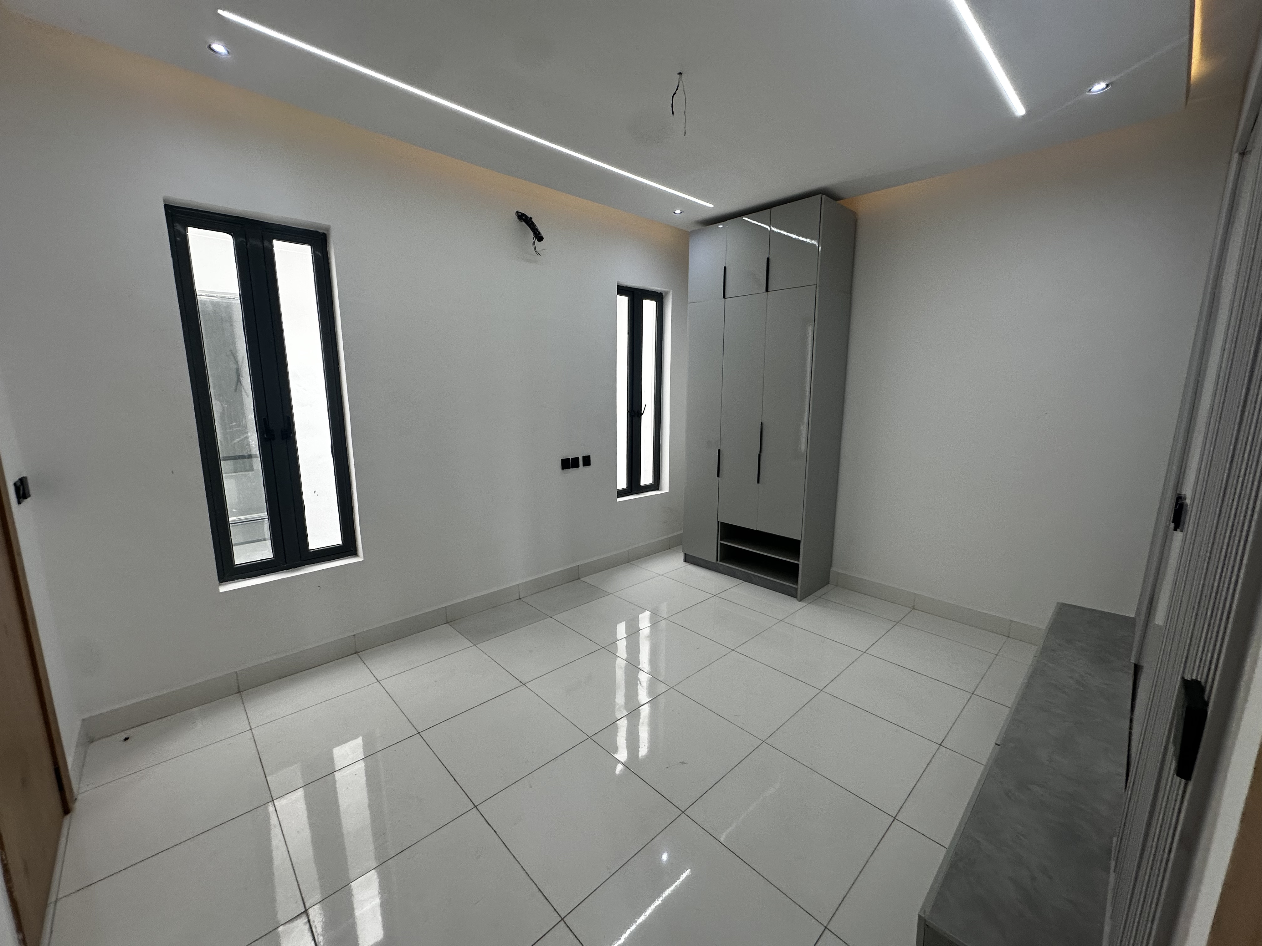 Stunning 5 Bedroom Detached Duplex with Gym, Pool and Cinema, image 12 of 13