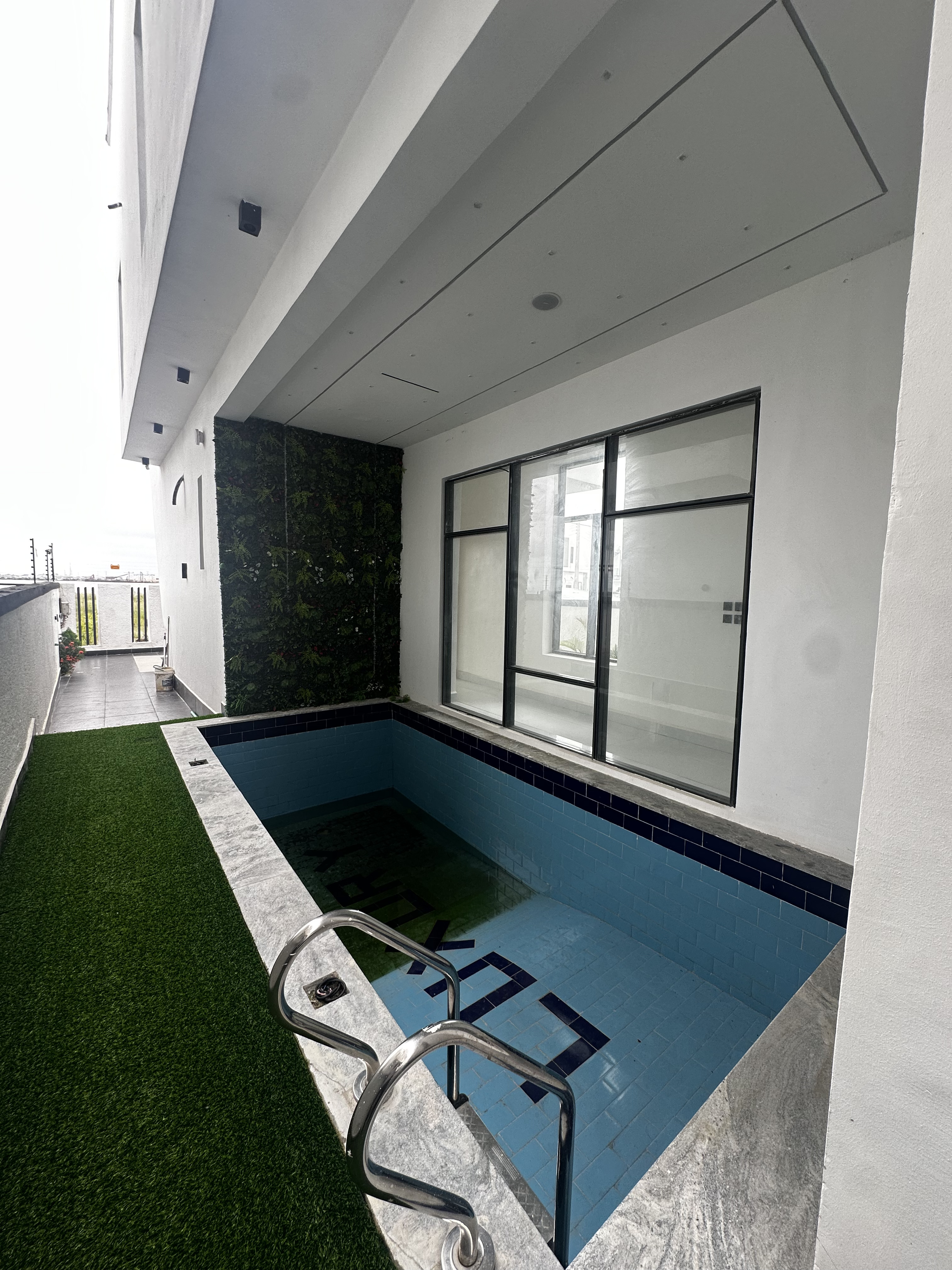 Stunning 5 Bedroom Detached Duplex with Gym, Pool and Cinema, image 2 of 13