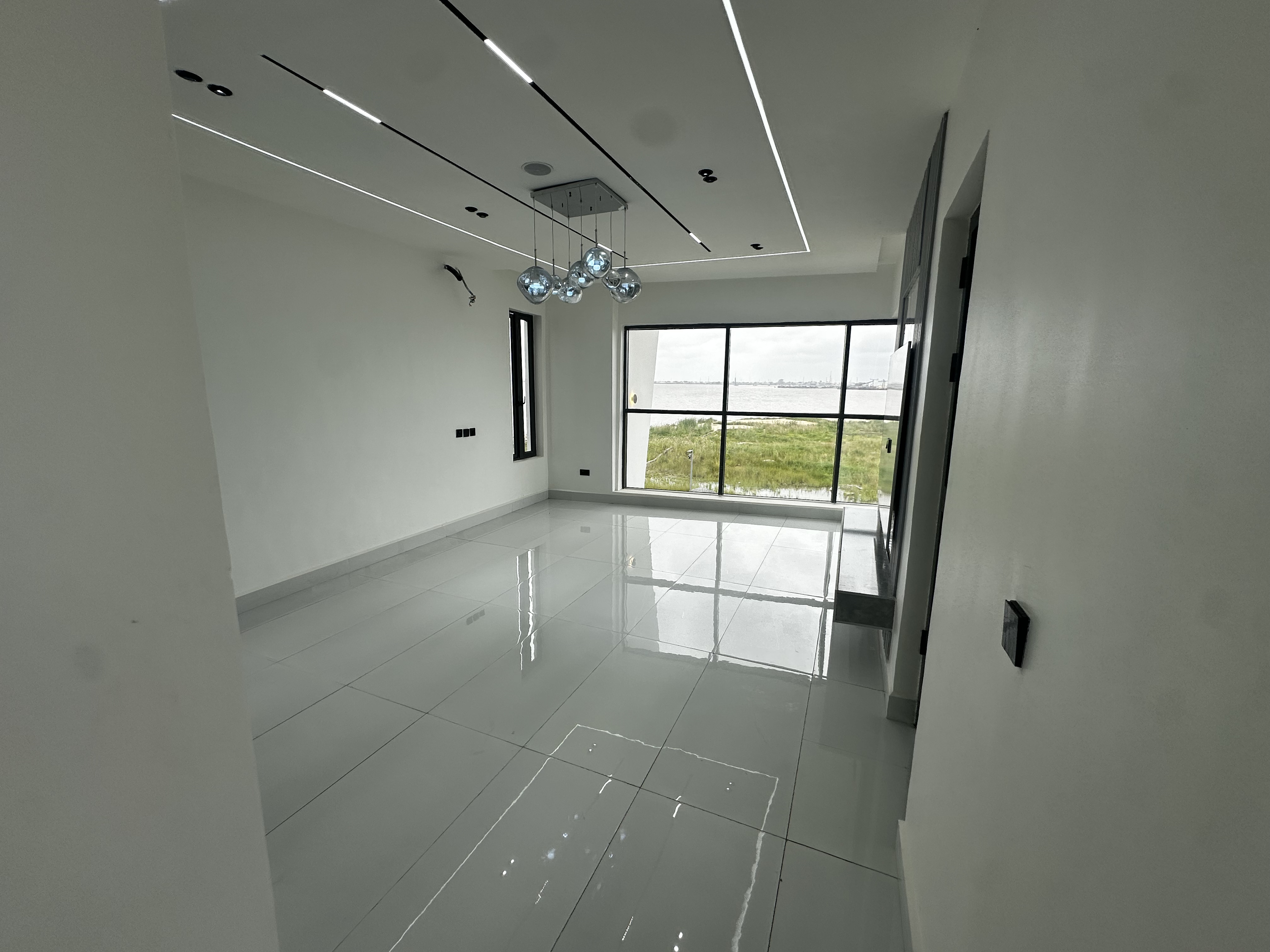 Stunning 5 Bedroom Detached Duplex with Gym, Pool and Cinema, image 7 of 13