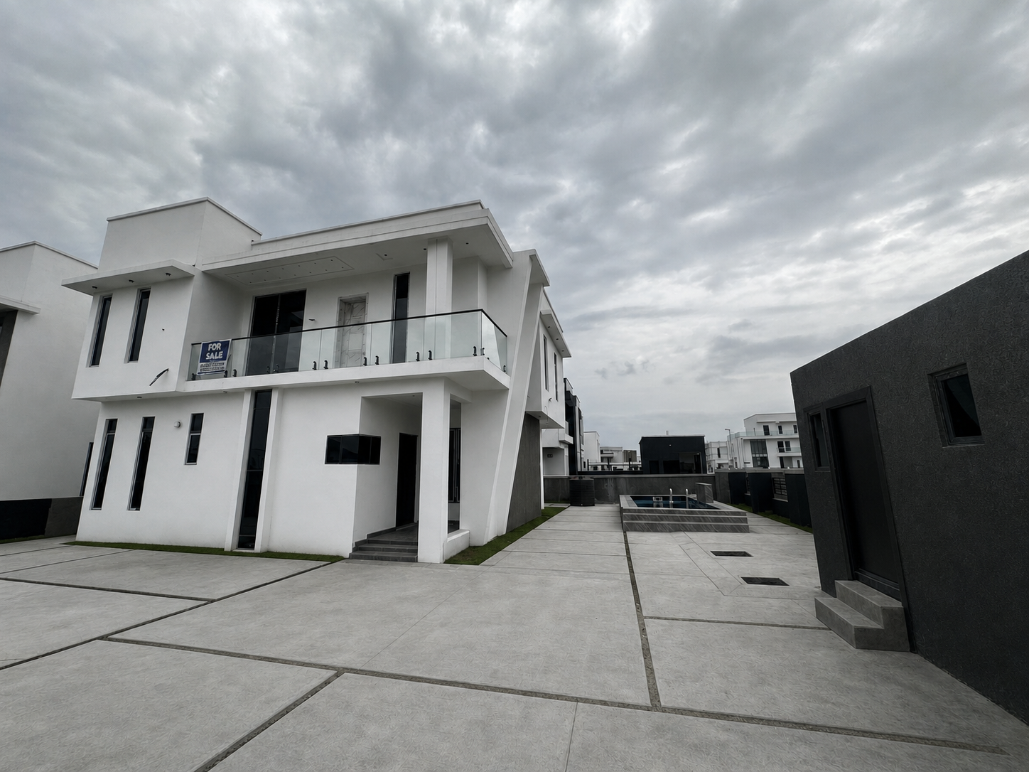 4-Bedroom Duplex with BQ, Swimming Pool & Inverter in Lekki Phase 2 - homes listing for ₦560,000,000