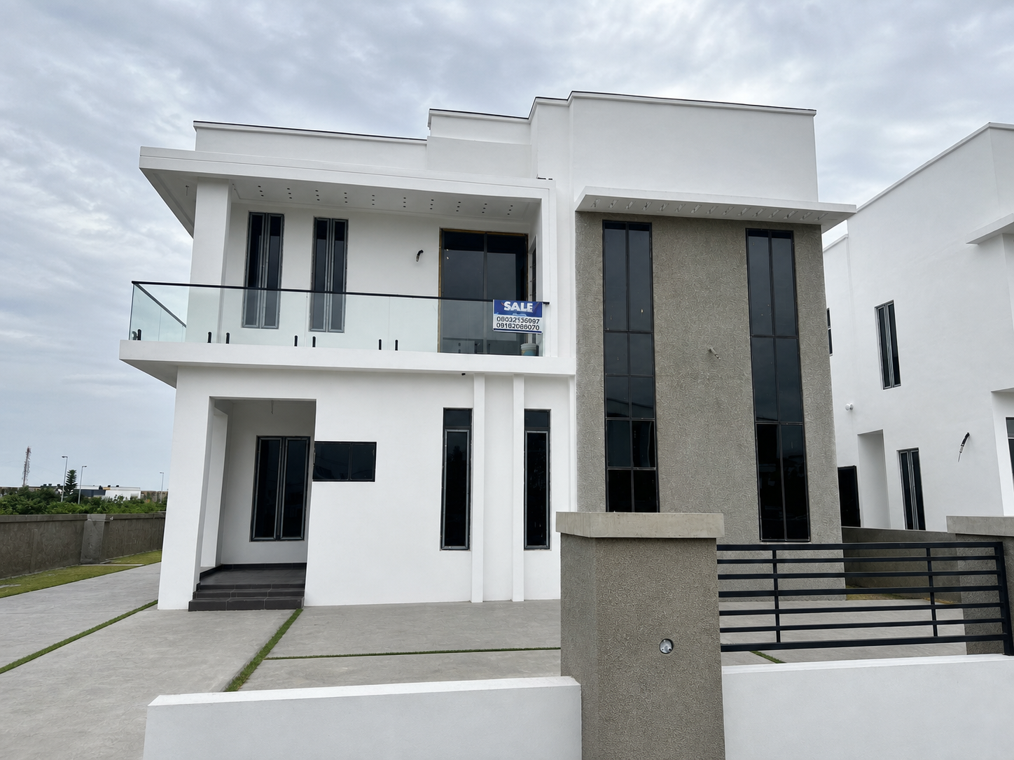 Spacious 4-Bedroom Duplex with Pool & Inverter in Lekki Phase 2 - homes listing for ₦560,000,000