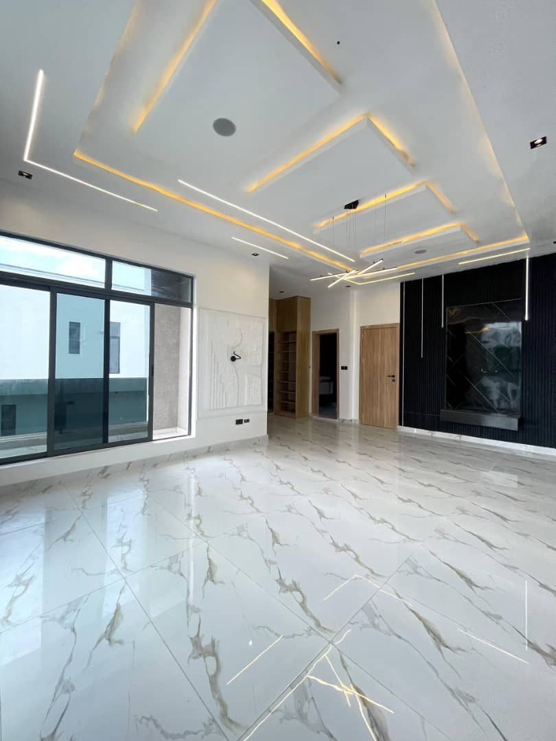 Beautiful 5 Bedroom Detached Duplex with an office space and a Pool, image 8 of 15