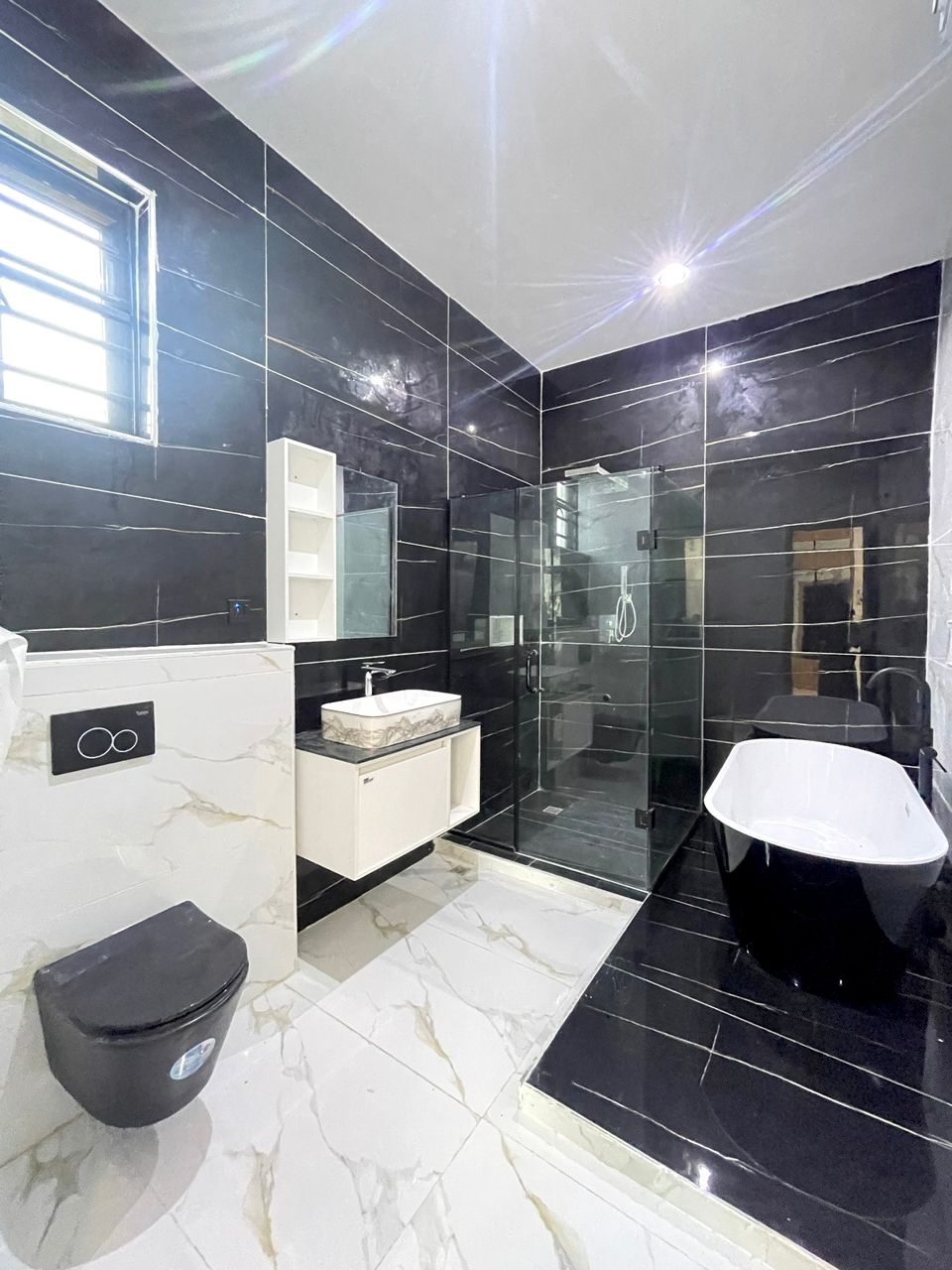 Beautiful 5 Bedroom Detached Duplex with an office space and a Pool, image 14 of 15