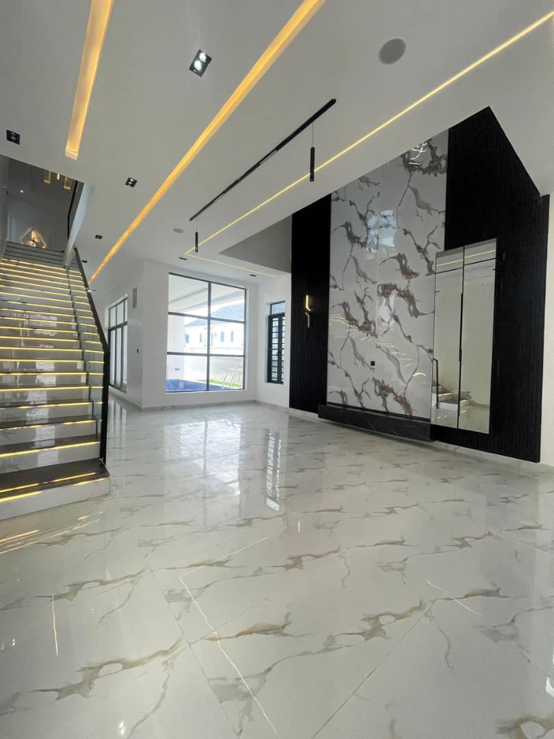 Beautiful 5 Bedroom Detached Duplex with an office space and a Pool, image 6 of 15