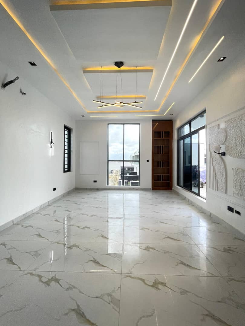 Beautiful 5 Bedroom Detached Duplex with an office space and a Pool, image 11 of 15