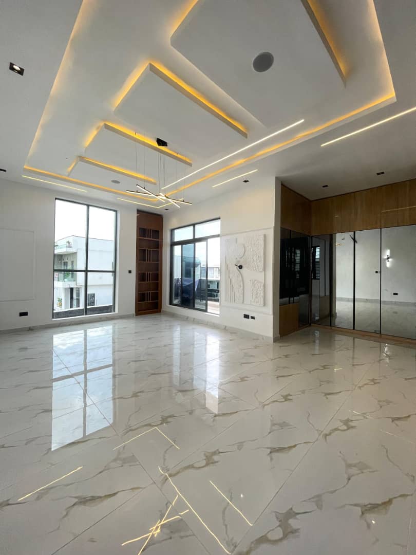 Beautiful 5 Bedroom Detached Duplex with an office space and a Pool, image 3 of 15