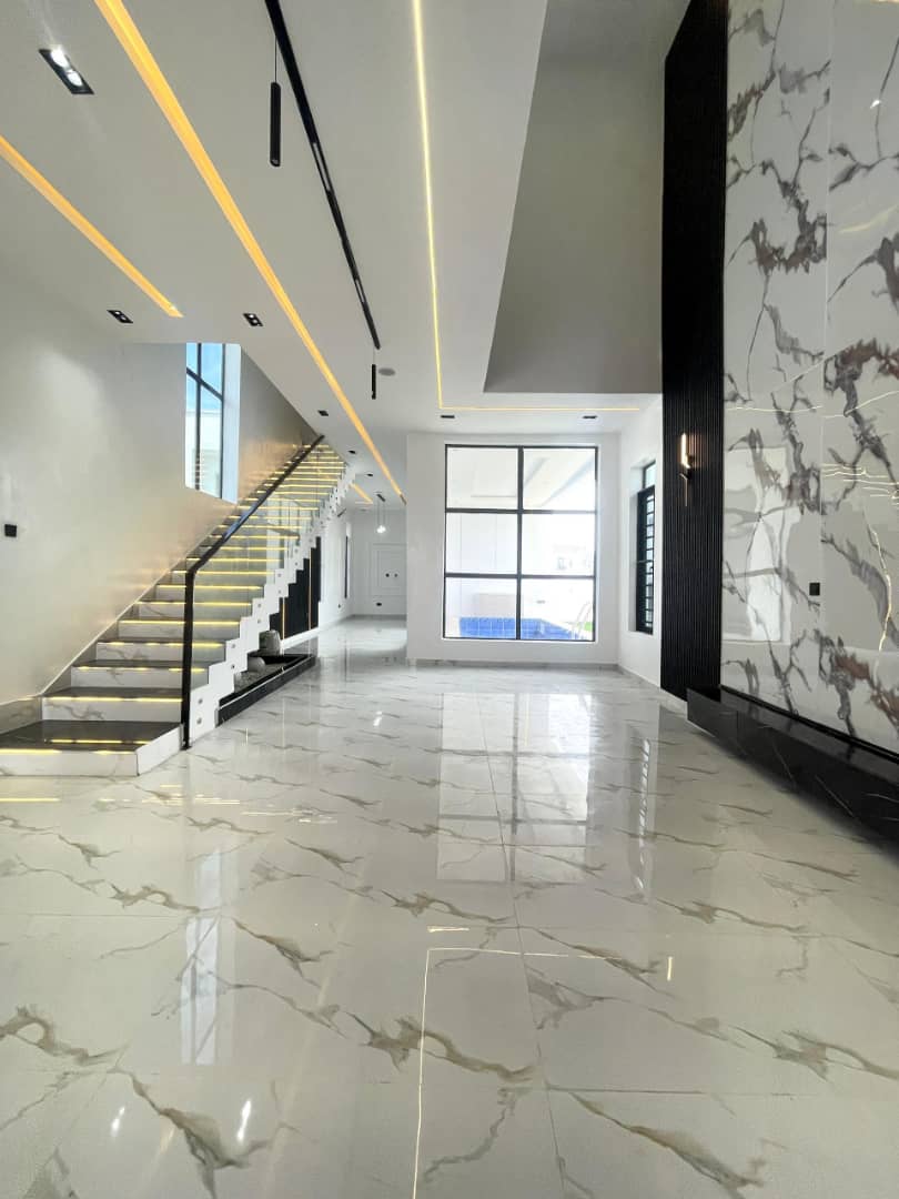Beautiful 5 Bedroom Detached Duplex with an office space and a Pool, image 7 of 15