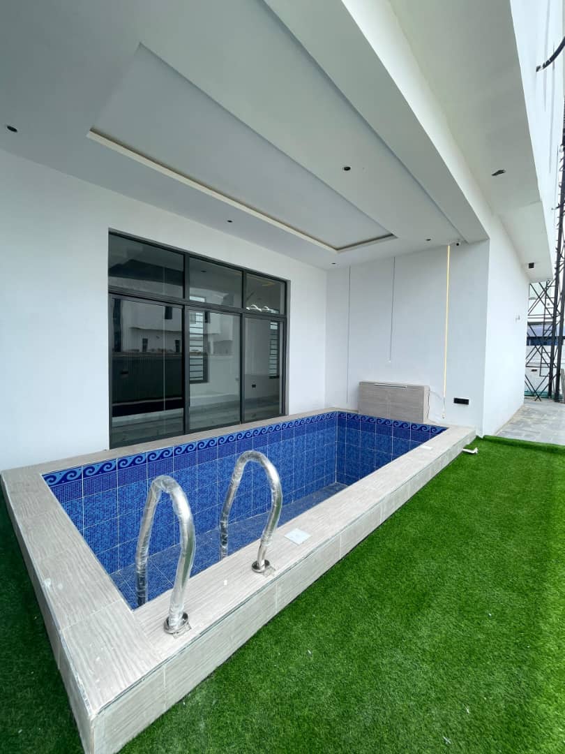 Beautiful 5 Bedroom Detached Duplex with an office space and a Pool, image 10 of 15