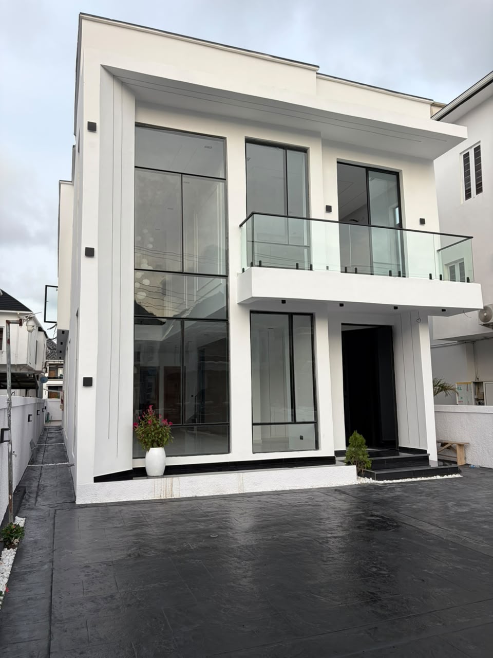 LUXURY 5 BEDROOM FULLY DETACHED DUPLEX WITH BQ AND SWIMMING POOL, image 2 of 5