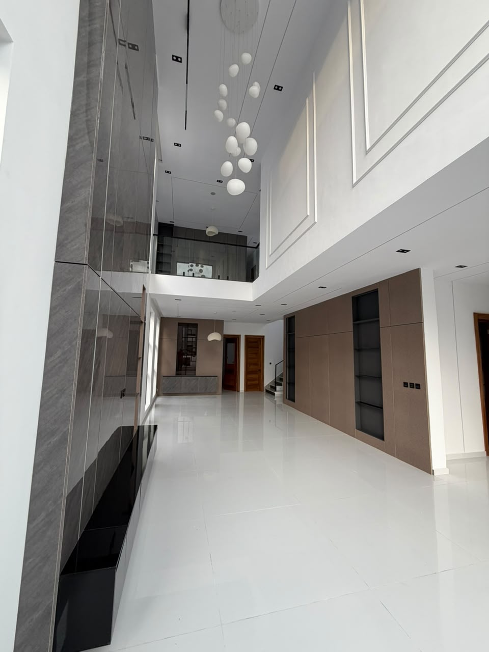 LUXURY 5 BEDROOM FULLY DETACHED DUPLEX WITH BQ AND SWIMMING POOL, image 3 of 5