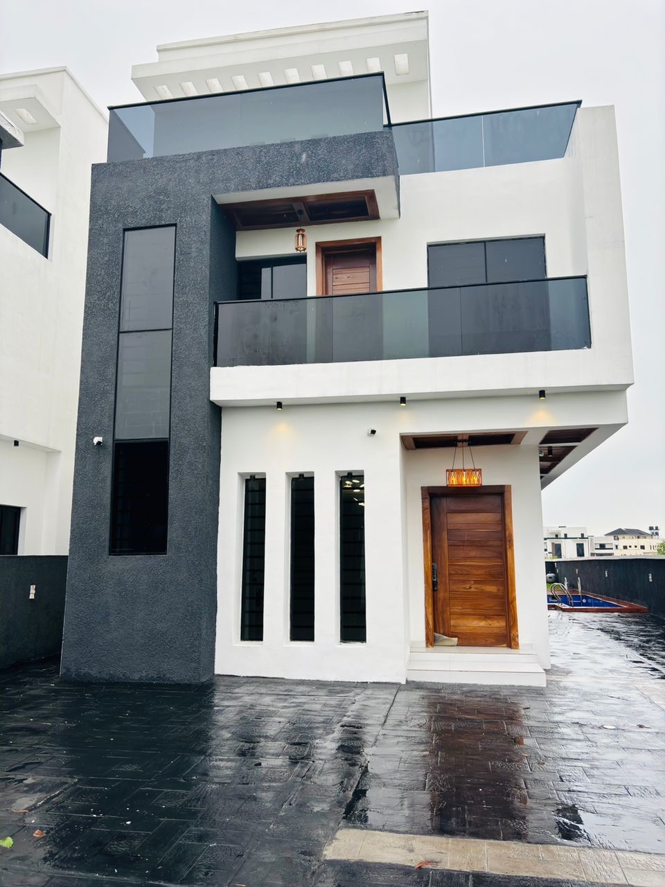Smart 5-Bedroom Fully Detached Duplex with BQ, Cinema & Solar in Lekki Phase 2 - homes listing for ₦600,000,000