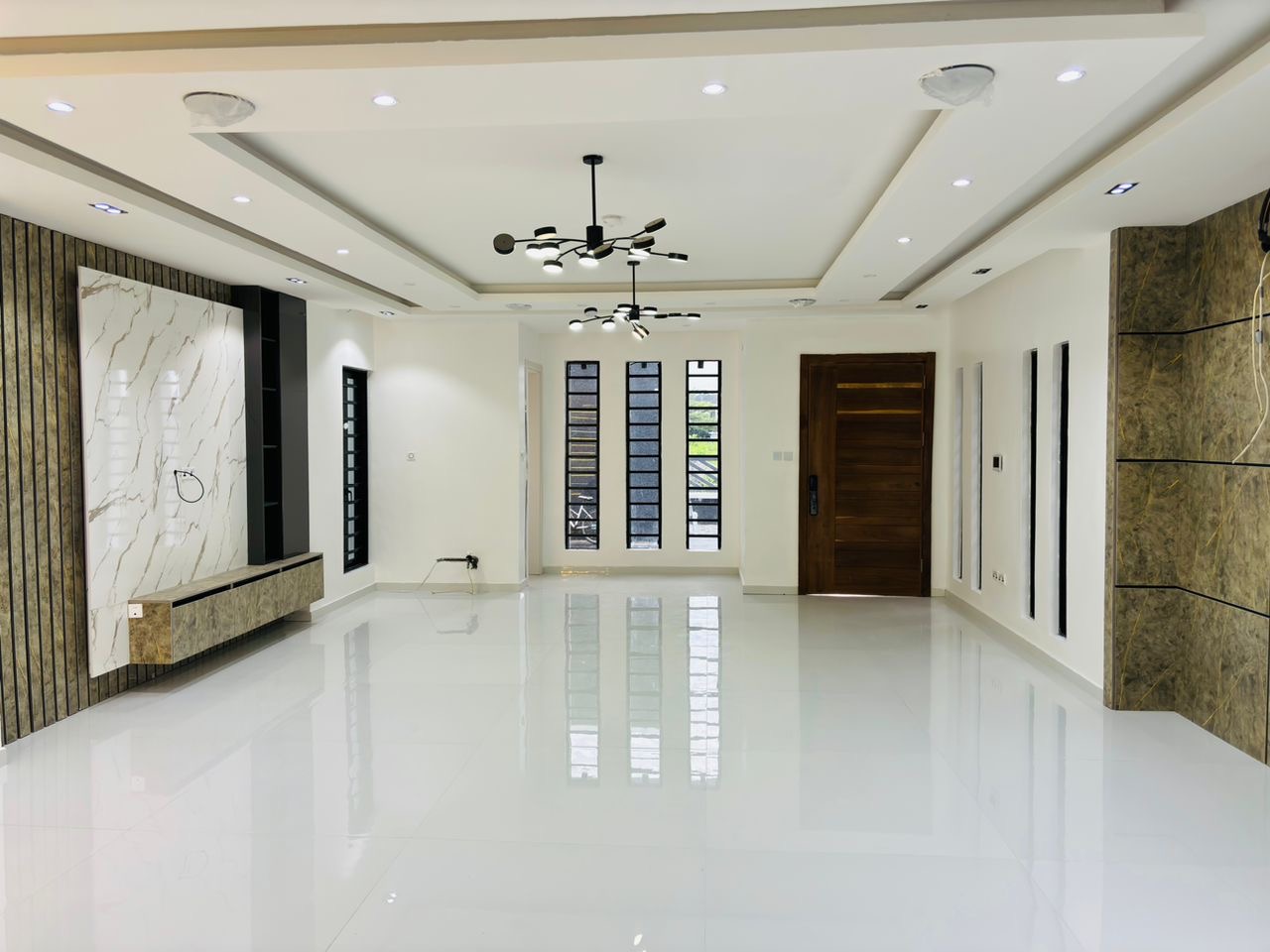 Fully Automated 5-Bedroom Duplex with Penthouse Cinema & Smart Pool, image 13 of 14