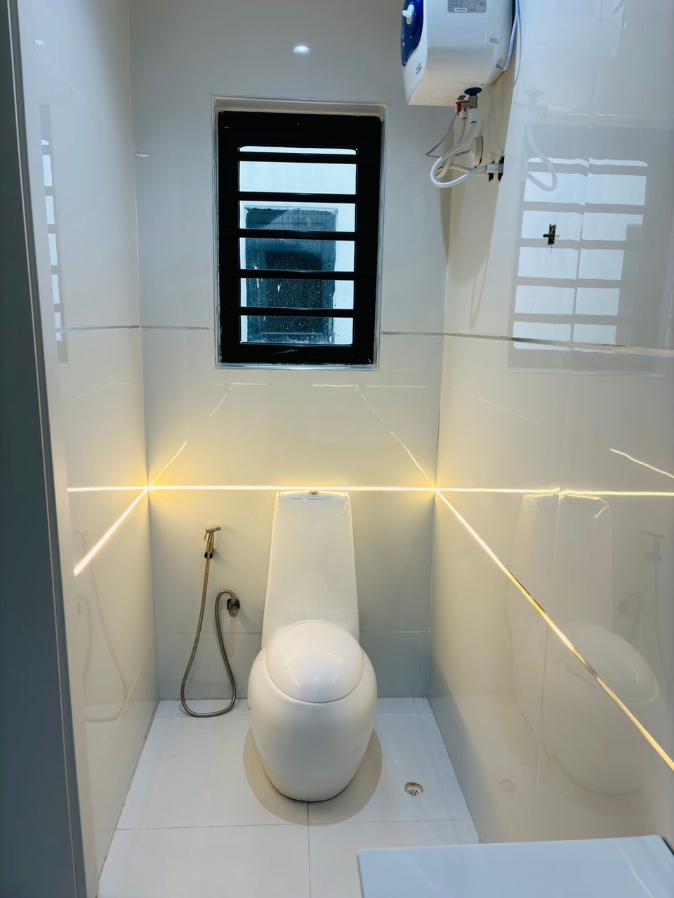 Fully Automated 5-Bedroom Duplex with Penthouse Cinema & Smart Pool, image 5 of 14