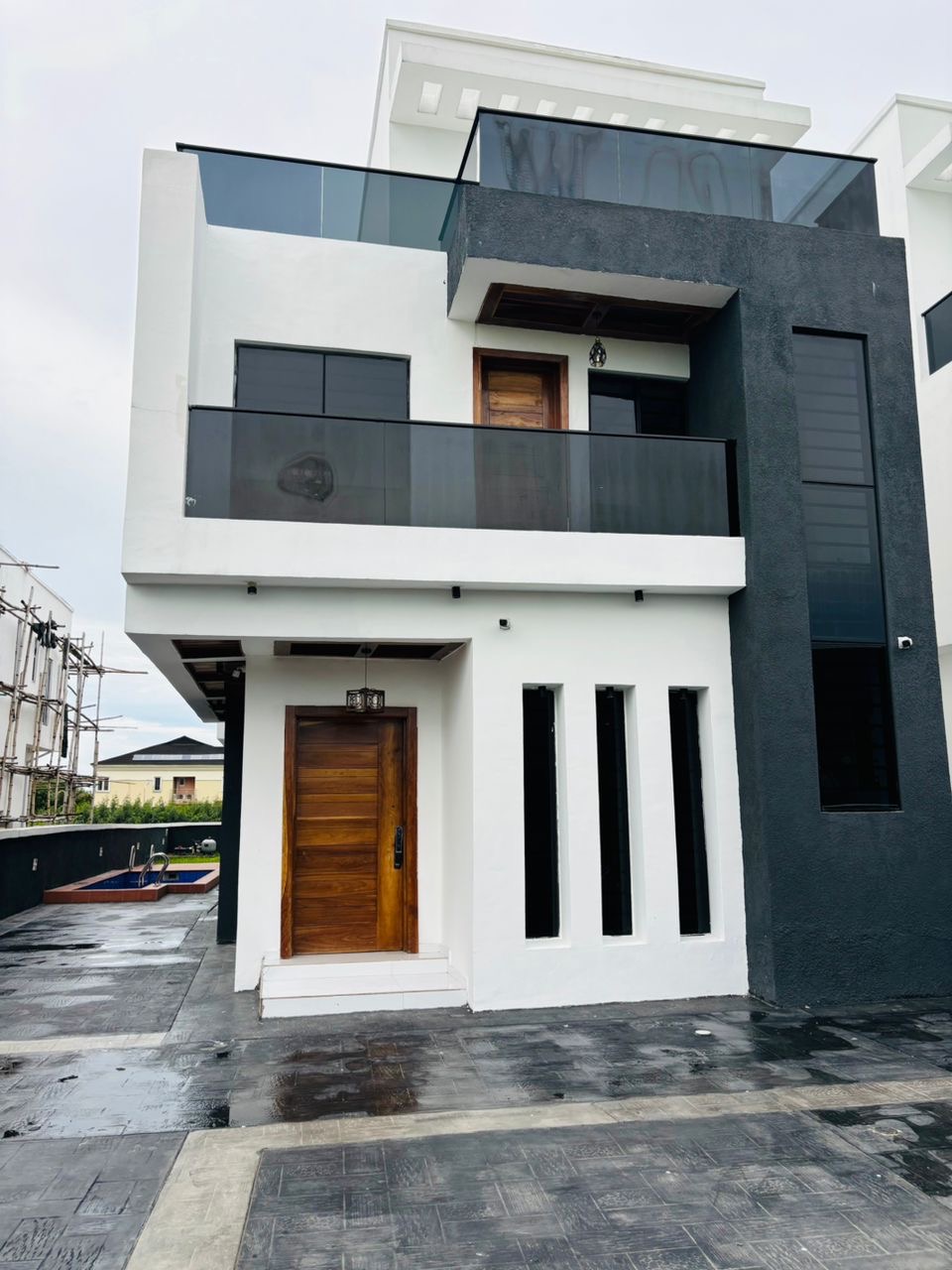 Fully Automated 5-Bedroom Duplex with Penthouse Cinema & Smart Pool, image 2 of 14