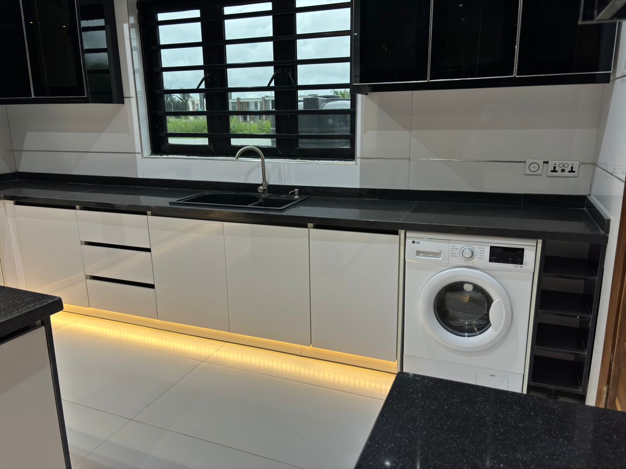 Fully Automated 5-Bedroom Duplex with Penthouse Cinema & Smart Pool, image 10 of 14