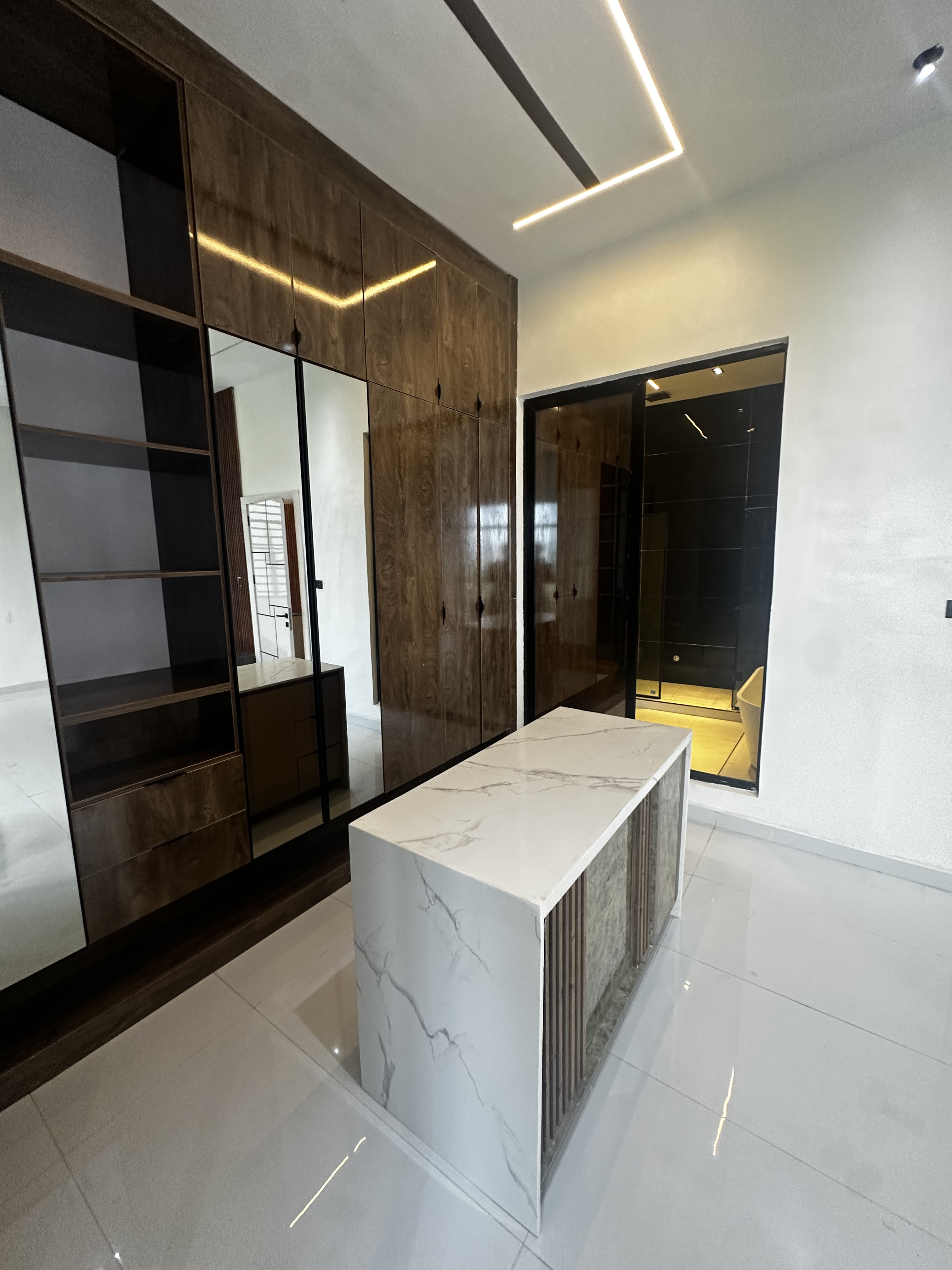 Amazing 5 Bedroom Detached Duplex with a Pool, image 8 of 11
