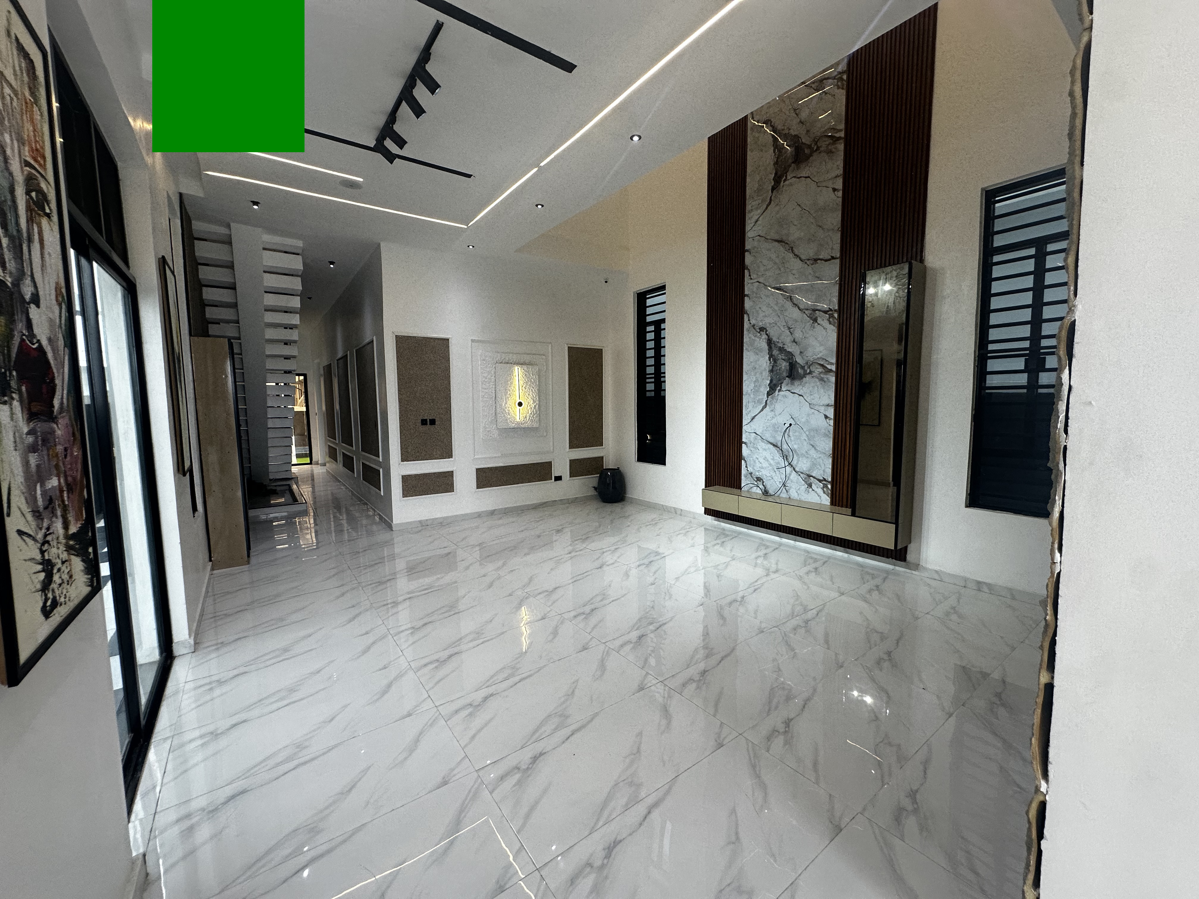 Amazing 5 Bedroom Detached Duplex with a Pool, image 2 of 11