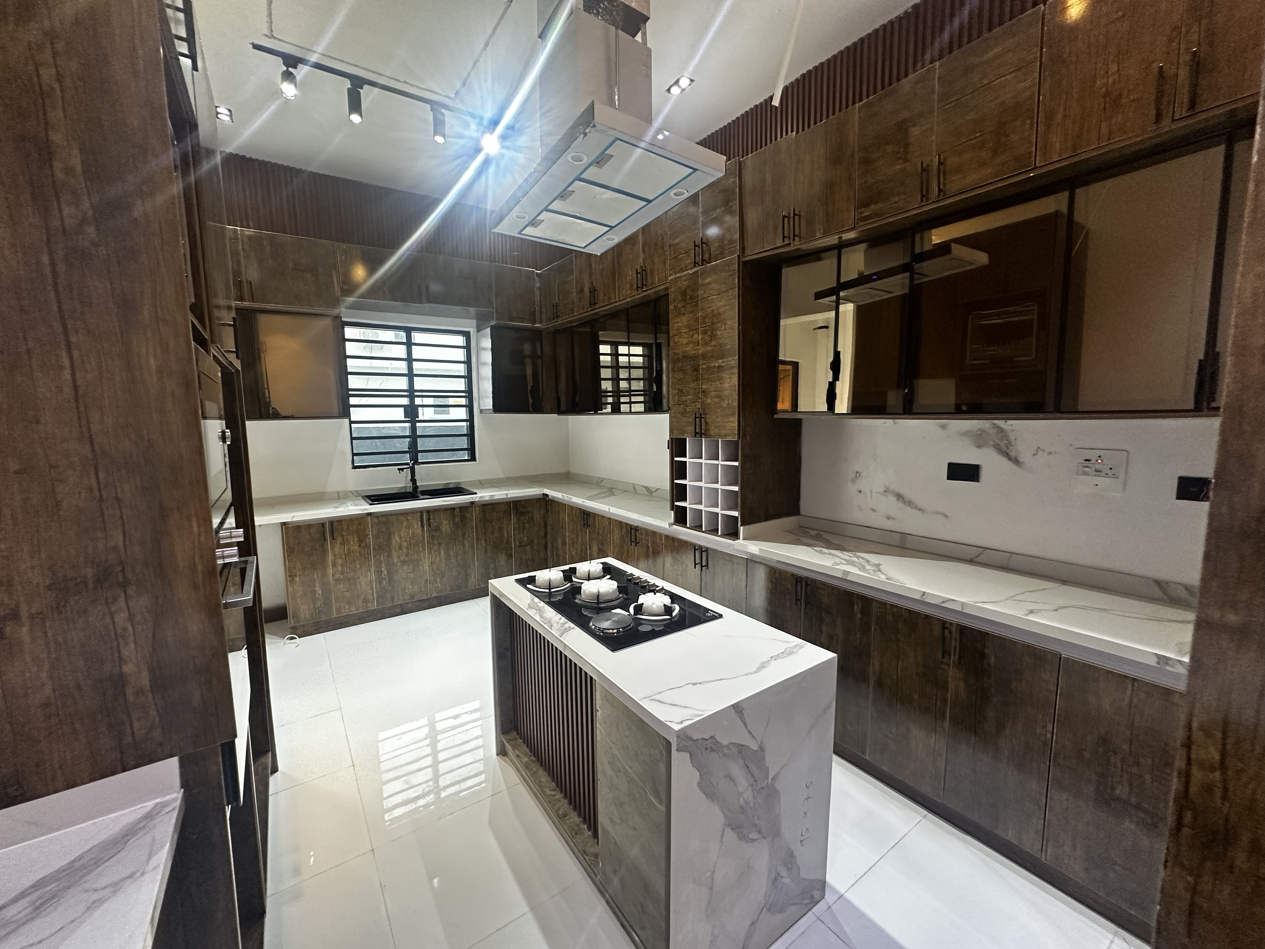 Amazing 5 Bedroom Detached Duplex with a Pool, image 3 of 11