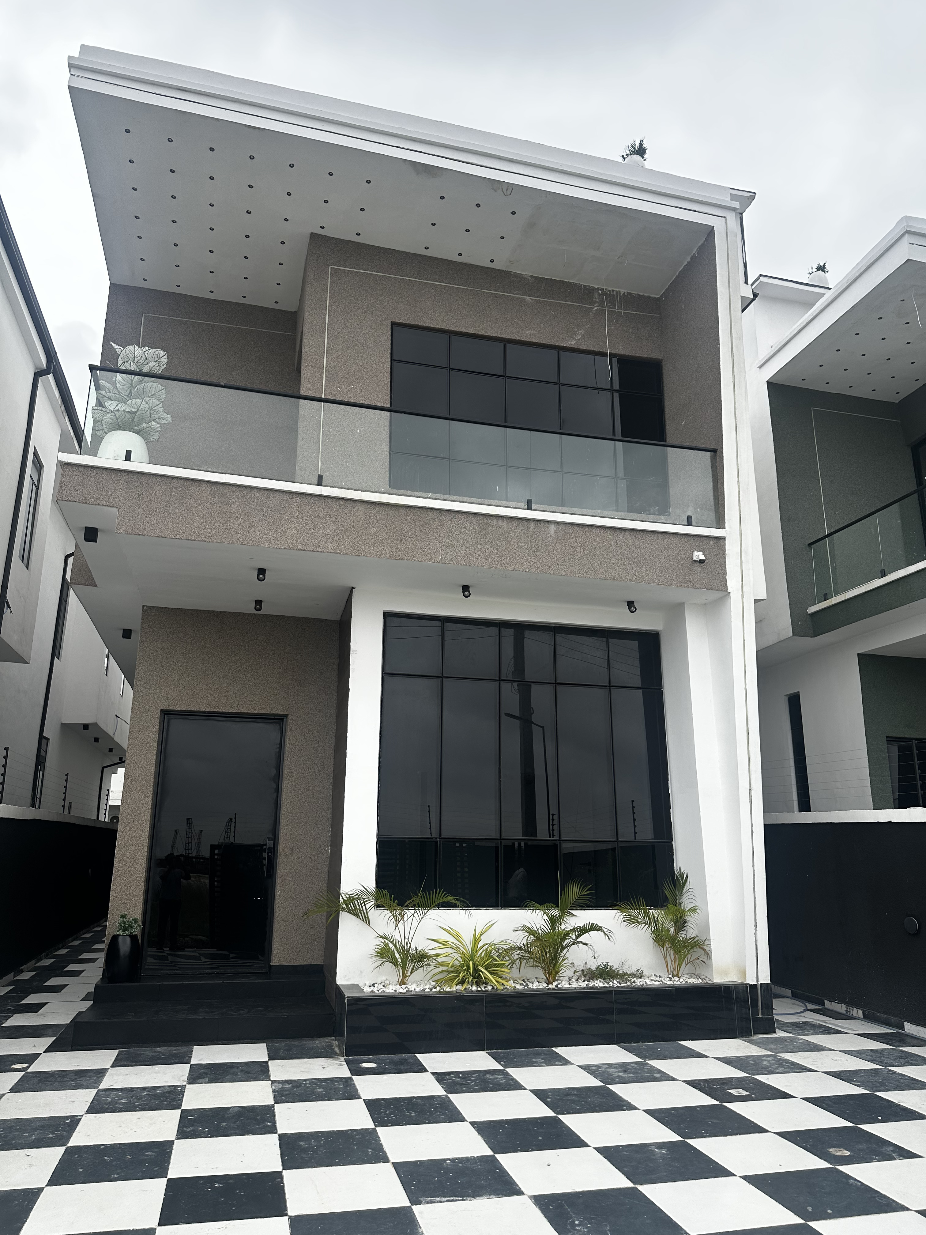 Amazing 5 Bedroom Detached Duplex with a Pool in Lekki Palm City - homes listing for ₦300,000,000
