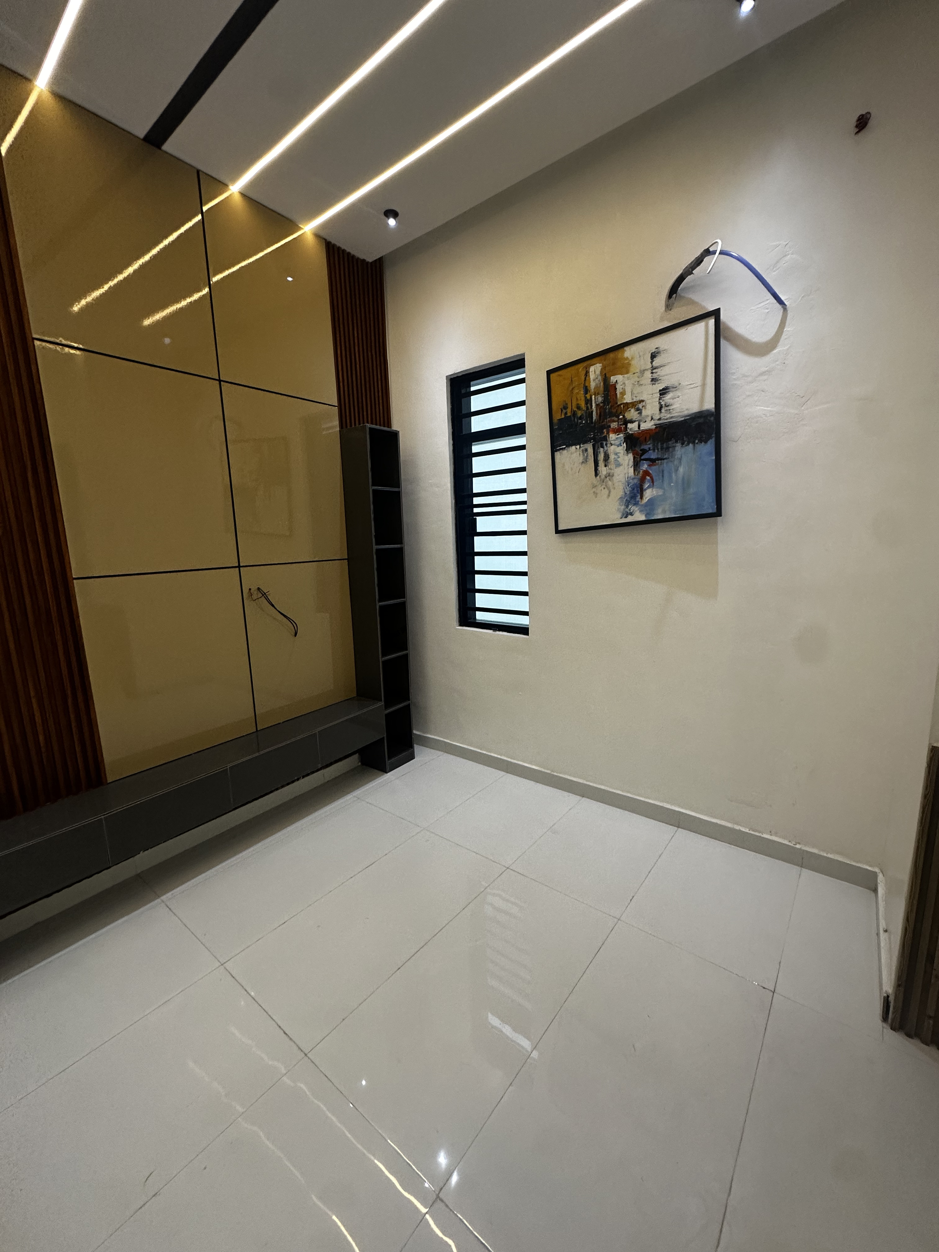 Amazing 5 Bedroom Detached Duplex with a Pool, image 6 of 11