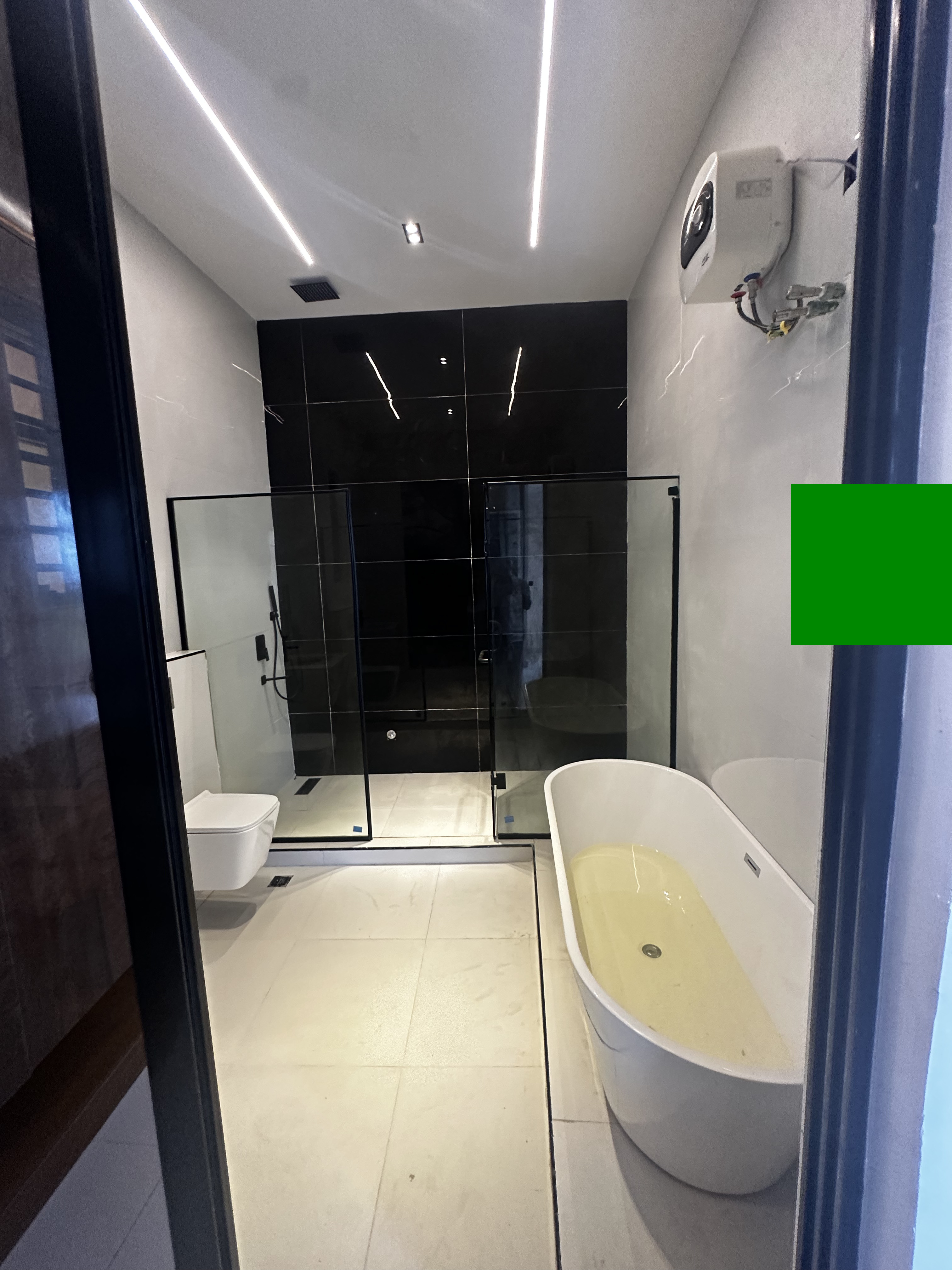 Amazing 5 Bedroom Detached Duplex with a Pool, image 10 of 11